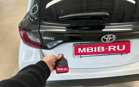 Toyota Yaris, 2021 год, 1 129 000 рублей, 24 фотография