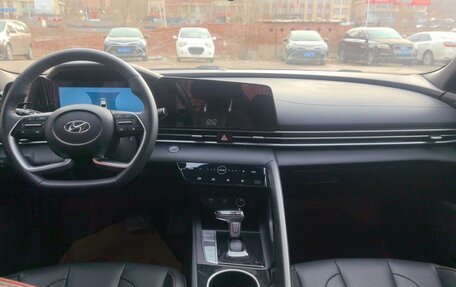 Hyundai Elantra, 2023 год, 1 300 000 рублей, 10 фотография