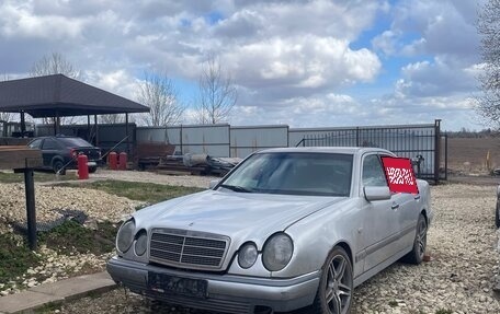 Mercedes-Benz E-Класс, 1995 год, 250 000 рублей, 1 фотография