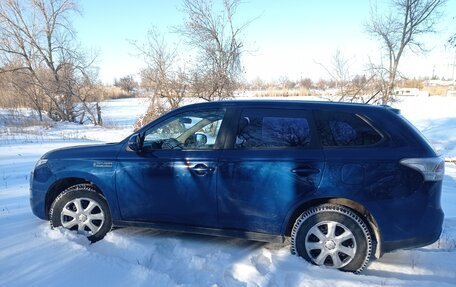 Mitsubishi Outlander III рестайлинг 3, 2013 год, 1 300 000 рублей, 4 фотография