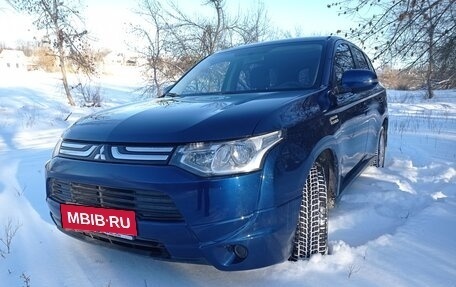 Mitsubishi Outlander III рестайлинг 3, 2013 год, 1 300 000 рублей, 2 фотография