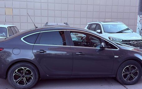 Opel Astra J, 2014 год, 900 000 рублей, 3 фотография