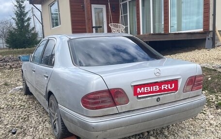Mercedes-Benz E-Класс, 1995 год, 250 000 рублей, 3 фотография