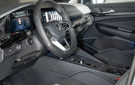 Volkswagen Golf VIII, 2023 год, 2 000 000 рублей, 11 фотография