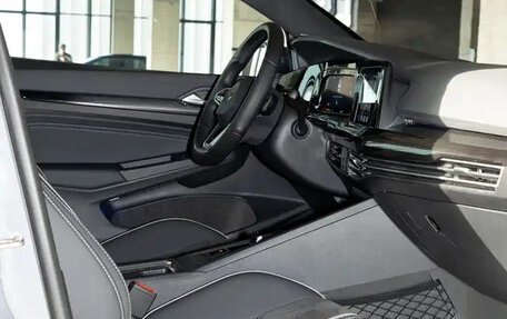 Volkswagen Golf VIII, 2023 год, 2 000 000 рублей, 9 фотография