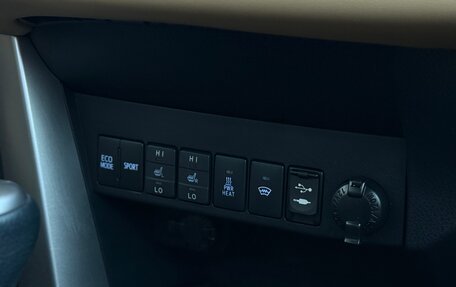 Toyota RAV4, 2016 год, 2 850 000 рублей, 33 фотография