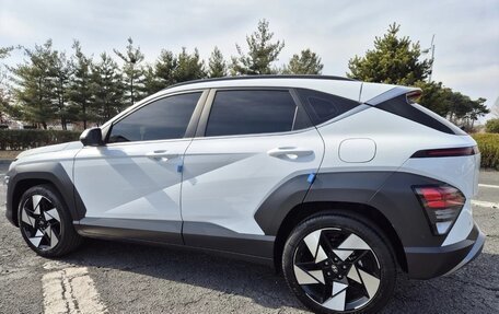 Hyundai Kona, 2023 год, 1 880 000 рублей, 6 фотография