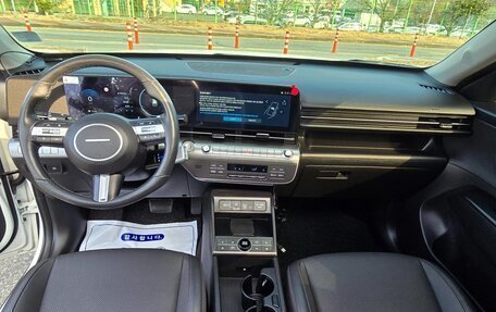 Hyundai Kona, 2023 год, 1 880 000 рублей, 9 фотография