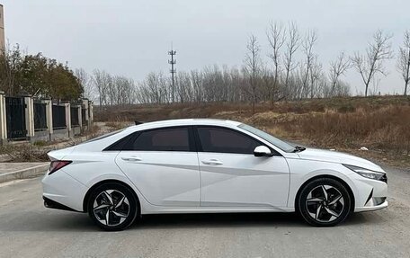 Hyundai Elantra, 2023 год, 1 330 000 рублей, 4 фотография