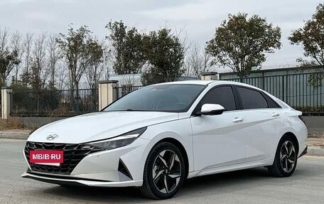 Hyundai Elantra, 2023 год, 1 330 000 рублей, 3 фотография