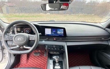 Hyundai Elantra, 2023 год, 1 330 000 рублей, 11 фотография