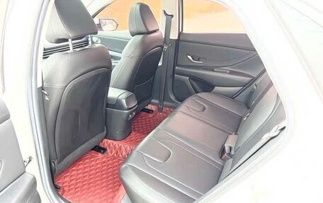 Hyundai Elantra, 2023 год, 1 330 000 рублей, 16 фотография