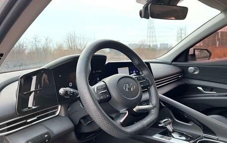 Hyundai Elantra, 2023 год, 1 330 000 рублей, 10 фотография