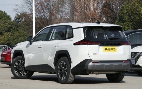 Toyota RAV4, 2025 год, 4 130 000 рублей, 7 фотография