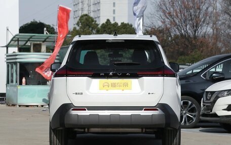 Toyota RAV4, 2025 год, 4 130 000 рублей, 6 фотография