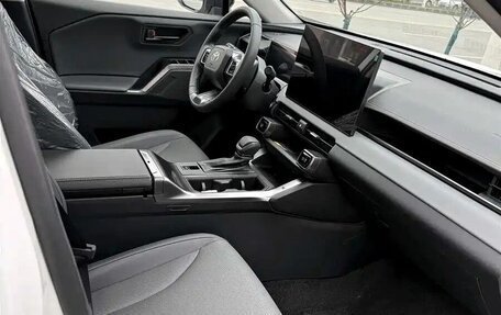 Toyota RAV4, 2025 год, 4 130 000 рублей, 8 фотография