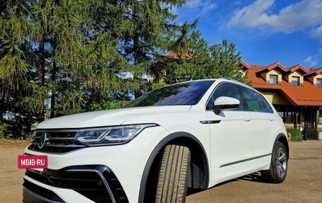 Volkswagen Tiguan II, 2021 год, 2 600 000 рублей, 3 фотография