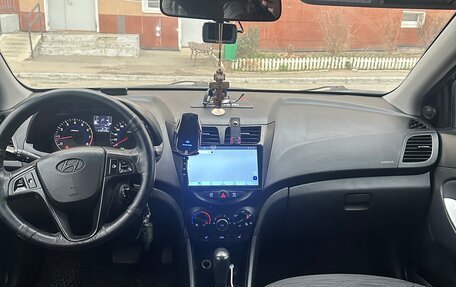 Hyundai Solaris II рестайлинг, 2015 год, 820 000 рублей, 5 фотография