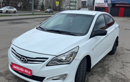 Hyundai Solaris II рестайлинг, 2015 год, 770 000 рублей, 1 фотография