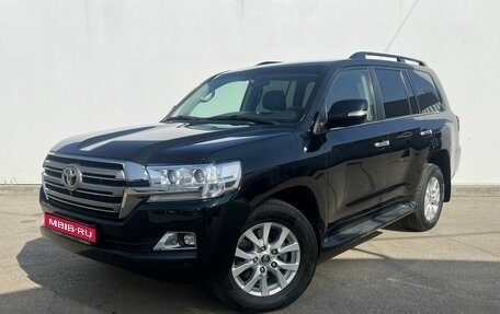 Toyota Land Cruiser 200, 2018 год, 6 300 000 рублей, 1 фотография