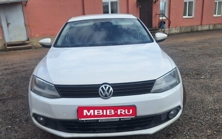 Volkswagen Jetta VI, 2013 год, 500 000 рублей, 2 фотография