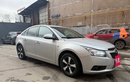 Chevrolet Cruze II, 2010 год, 590 000 рублей, 3 фотография