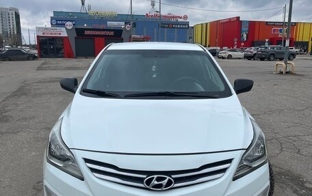 Hyundai Solaris II рестайлинг, 2015 год, 770 000 рублей, 3 фотография