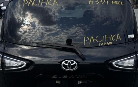 Toyota Sienta II, 2021 год, 1 600 000 рублей, 14 фотография