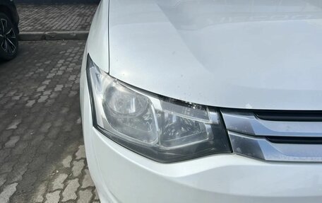 Mitsubishi Outlander III рестайлинг 3, 2014 год, 1 384 000 рублей, 4 фотография