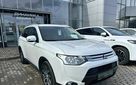 Mitsubishi Outlander III рестайлинг 3, 2014 год, 1 384 000 рублей, 3 фотография