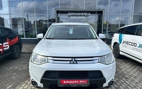 Mitsubishi Outlander III рестайлинг 3, 2014 год, 1 384 000 рублей, 2 фотография