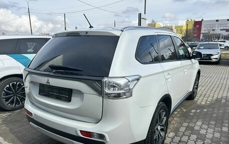 Mitsubishi Outlander III рестайлинг 3, 2014 год, 1 384 000 рублей, 6 фотография