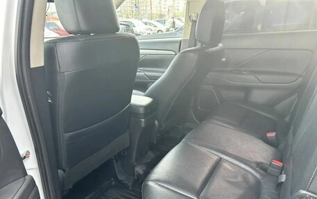 Mitsubishi Outlander III рестайлинг 3, 2014 год, 1 384 000 рублей, 13 фотография