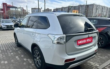Mitsubishi Outlander III рестайлинг 3, 2014 год, 1 384 000 рублей, 8 фотография