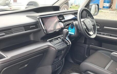 Honda Stepwgn IV, 2016 год, 1 590 000 рублей, 10 фотография