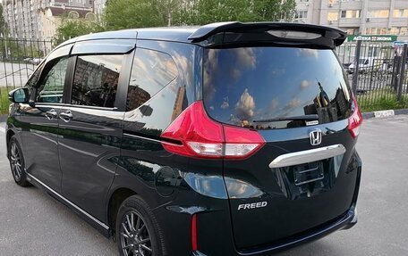 Honda Freed II, 2017 год, 1 350 000 рублей, 2 фотография