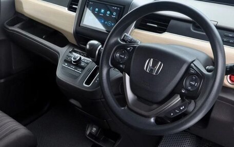 Honda Freed II, 2017 год, 1 350 000 рублей, 5 фотография