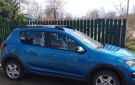 Renault Sandero II рестайлинг, 2015 год, 990 000 рублей, 2 фотография