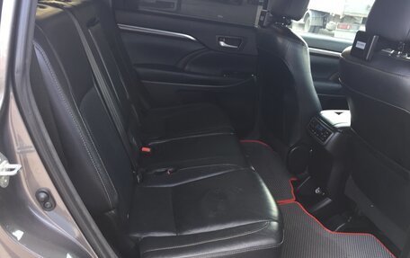 Toyota Highlander III, 2014 год, 2 300 000 рублей, 8 фотография