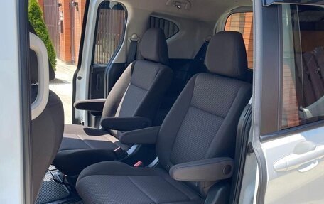 Honda Freed II, 2023 год, 1 600 000 рублей, 10 фотография