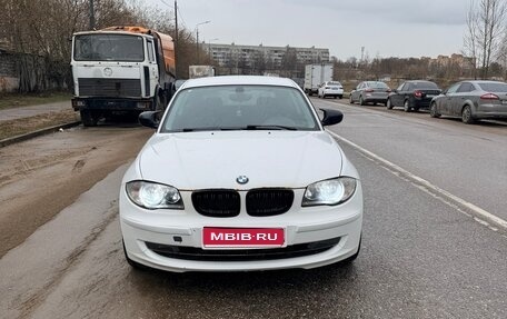 BMW 1 серия, 2010 год, 650 000 рублей, 1 фотография