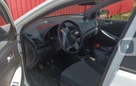 Hyundai Solaris II рестайлинг, 2011 год, 630 000 рублей, 5 фотография