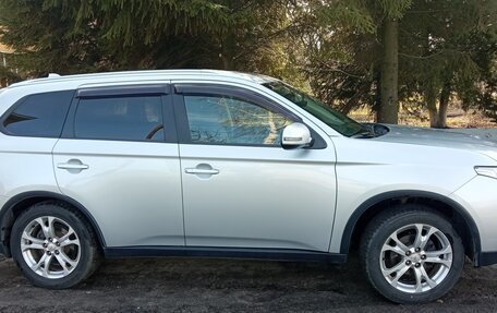 Mitsubishi Outlander III рестайлинг 3, 2014 год, 1 650 000 рублей, 2 фотография