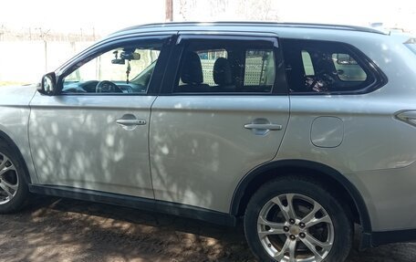 Mitsubishi Outlander III рестайлинг 3, 2014 год, 1 650 000 рублей, 3 фотография