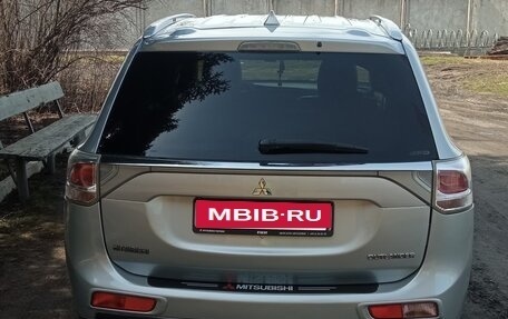 Mitsubishi Outlander III рестайлинг 3, 2014 год, 1 650 000 рублей, 5 фотография