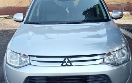 Mitsubishi Outlander III рестайлинг 3, 2014 год, 1 650 000 рублей, 8 фотография