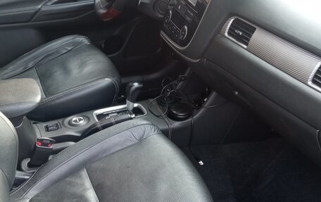 Mitsubishi Outlander III рестайлинг 3, 2014 год, 1 650 000 рублей, 17 фотография