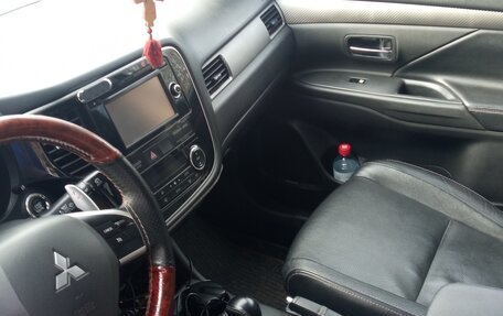 Mitsubishi Outlander III рестайлинг 3, 2014 год, 1 650 000 рублей, 19 фотография