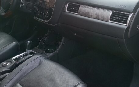 Mitsubishi Outlander III рестайлинг 3, 2014 год, 1 650 000 рублей, 16 фотография