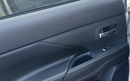 Mitsubishi Outlander III рестайлинг 3, 2014 год, 1 650 000 рублей, 30 фотография